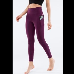 Fabletics Oasis High-Waisted Pocket 7/8 - M